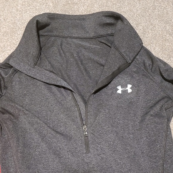 Set of Woman's Under Armour Pullovers - Picture 6 of 6